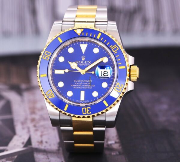 Relógio falso Rolex Submariner em aço e mostrador azul em ouro amarelo 18k 116613
